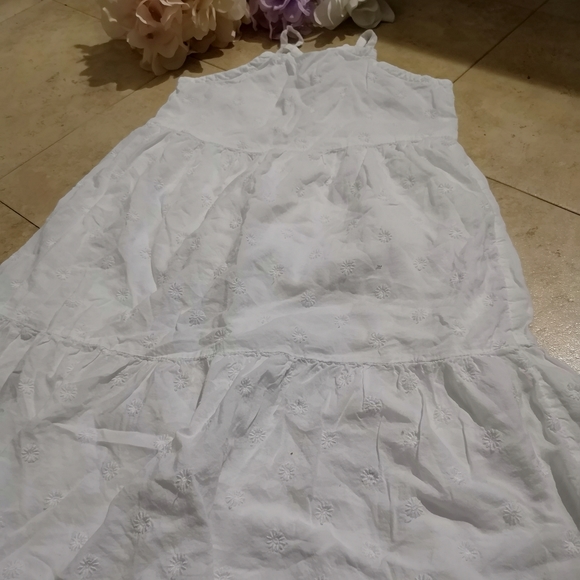 3/$30   Beautiful Girls Dress! 🌼🌺 - Picture 2 of 13